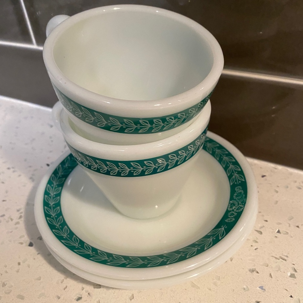 2 Vintage Pyrex Dinnerware Cups & Saucers Laurel Leaf Fern Green - Perfect! - Picture 2 of 7